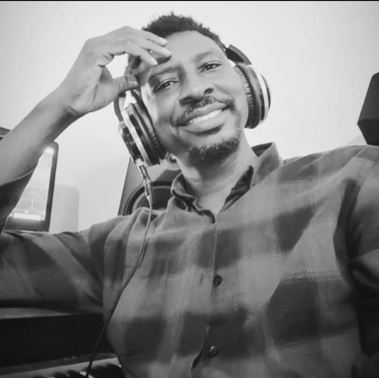 Expert Piano Coaching with Tolu Bello